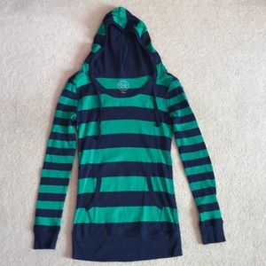Like new,Juniors SO hooded henley top